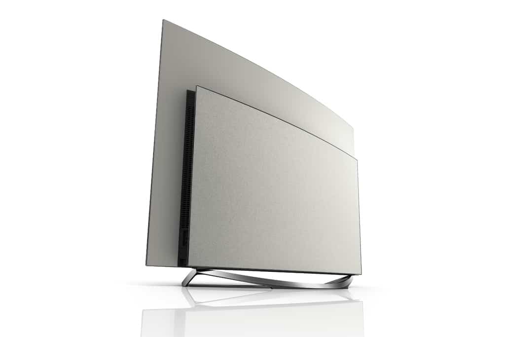 Standfuß aus echtem Aluminium und mit Alcantara® bespannte Rückseite machen den Fernseher zu einem stylischen Designobjekt.