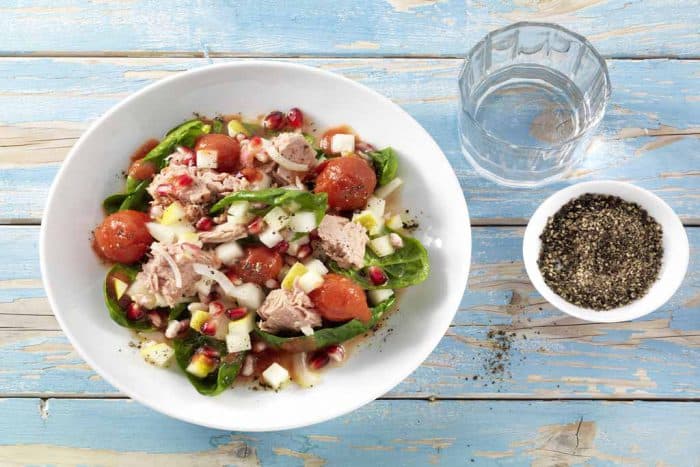 Köstlicher Thunfisch Salat mit Tomaten und Spinat!