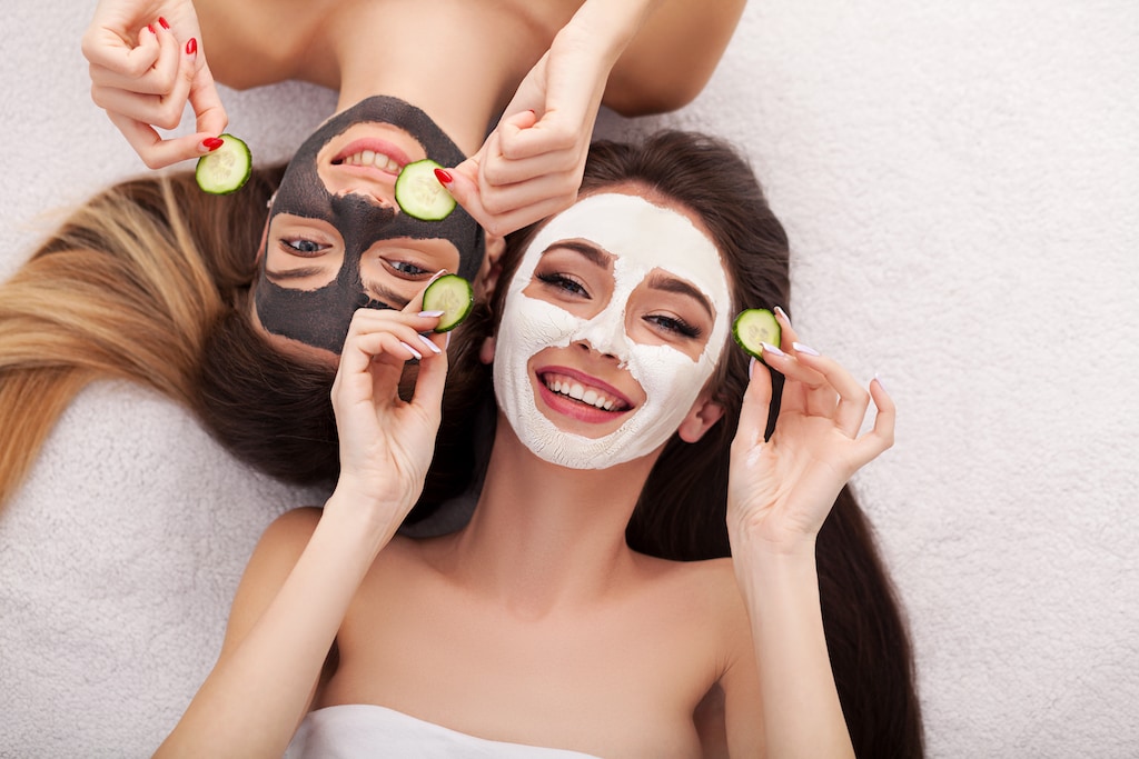 Intensive Hautpflege: Lassen Sie Ihr Gesicht erstrahlen.